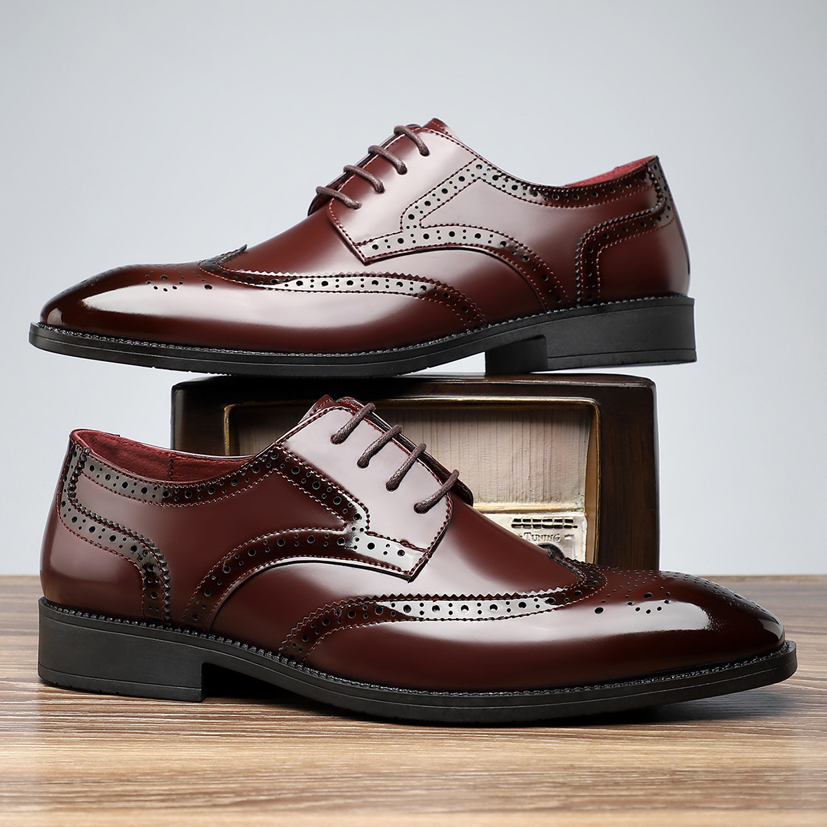 Elegant Wingtip Brogue Men's Dress Shoes with Cushioned Insole | Comfortable Black Dress Shoes for Formal Occasions