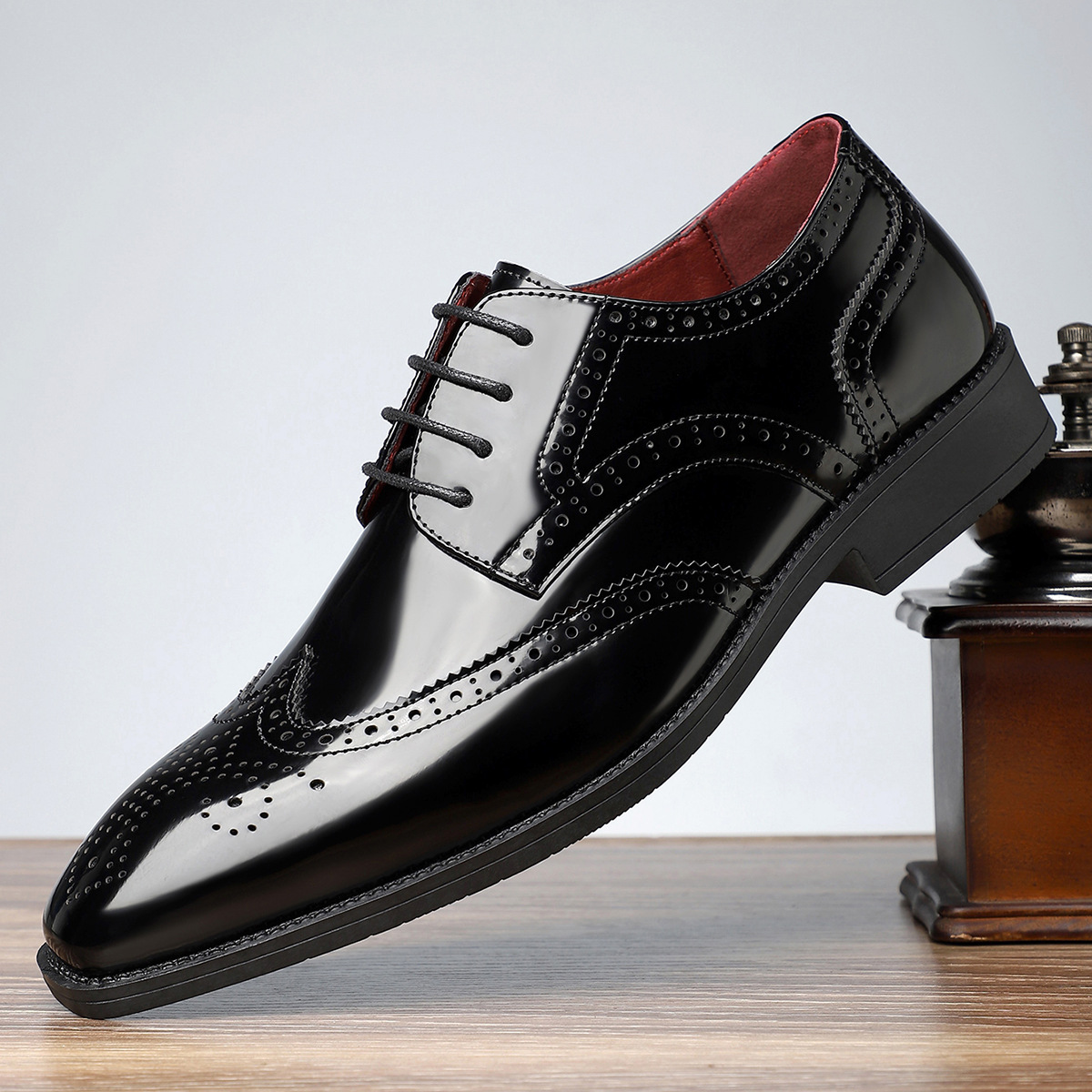 Elegant Wingtip Brogue Men's Dress Shoes with Cushioned Insole | Comfortable Black Dress Shoes for Formal Occasions